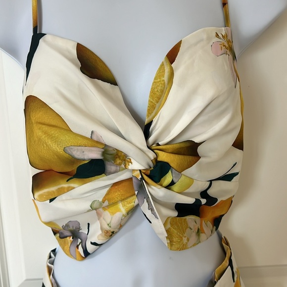 NWOT, Small Women's 2 Piece Outfit, crop top and shorts - Picture 5 of 10